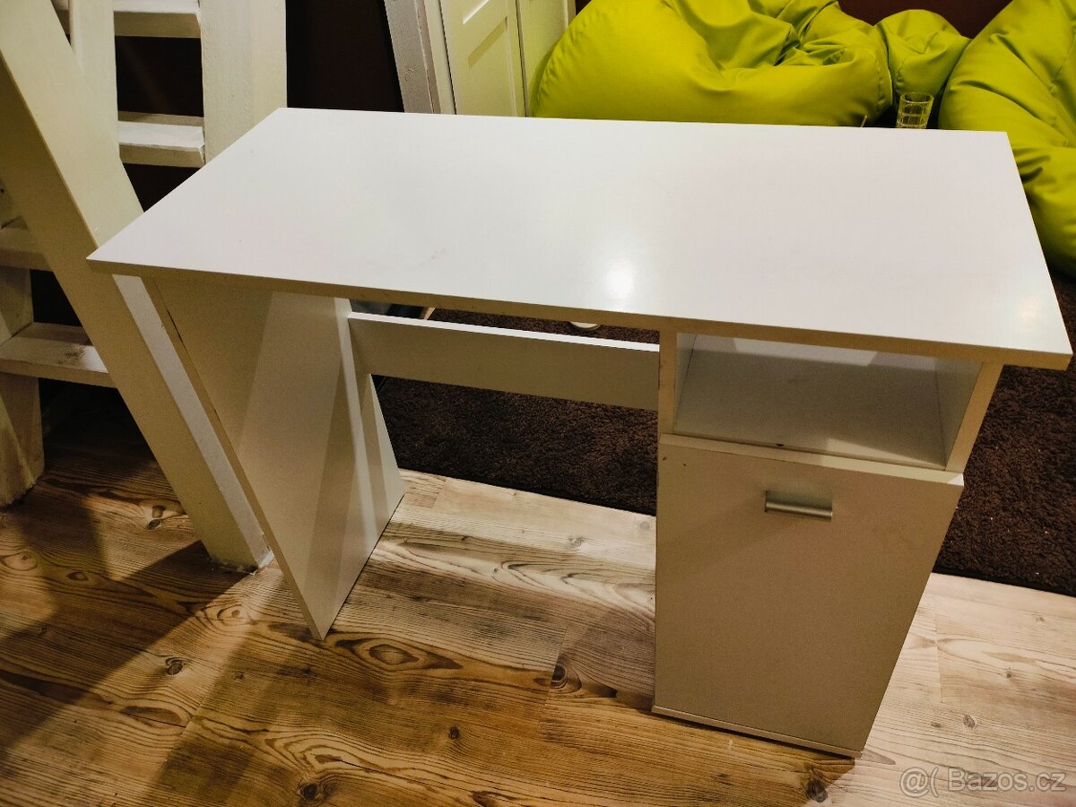 Psací stůl