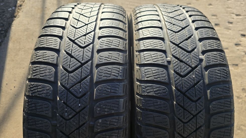 Zimní pneu 215/55/17 Pirelli