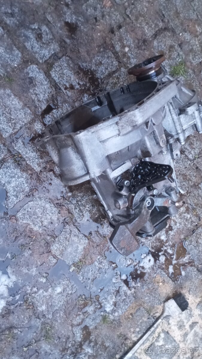 Manualni 5 stupnova prevodovka JCR