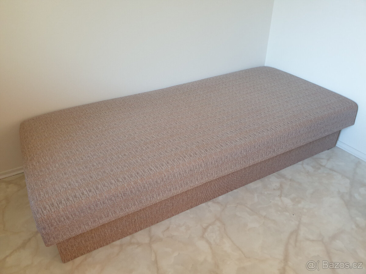 Válenda čalouněná