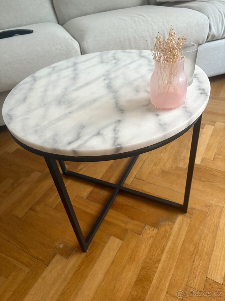 Prodám mramorový stolek průměr 55 cm