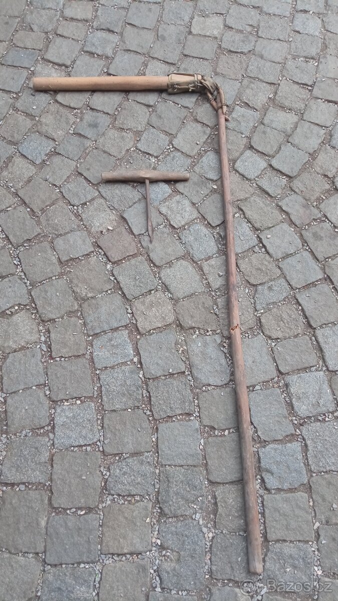 Historický cep, vrták, síto a ošatka na chalupu