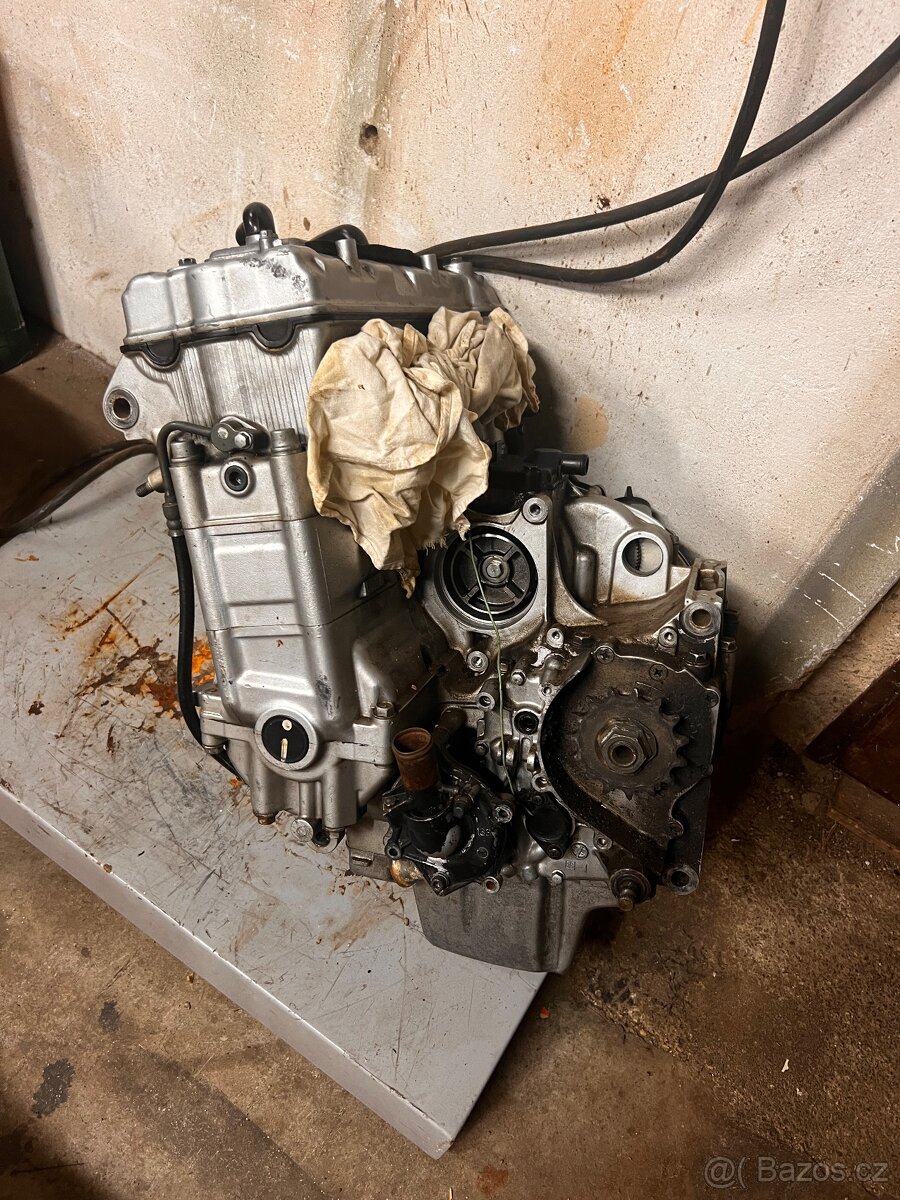 Kawasaki Zx7r motor