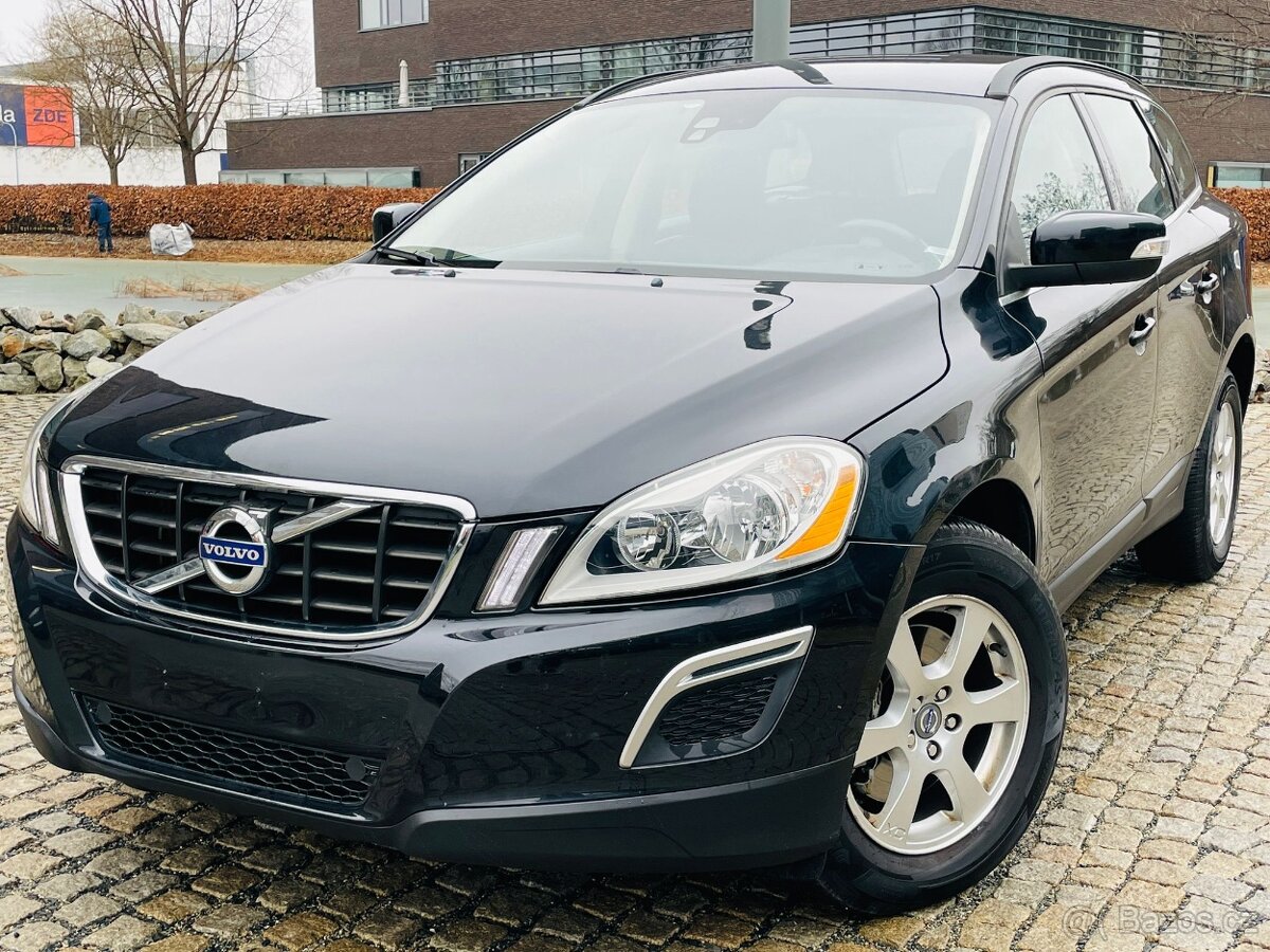 Volvo XC60 2.4D 5VÁLEC 4x4 120KW AUTOMAT NAVIGACE SENZORY