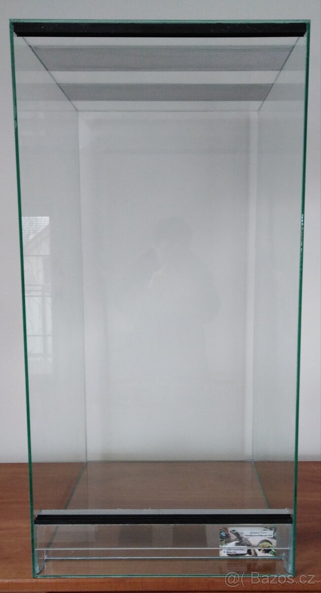 Terárium 40x40x100 nepoužité, Všechny jrany strojově broušen