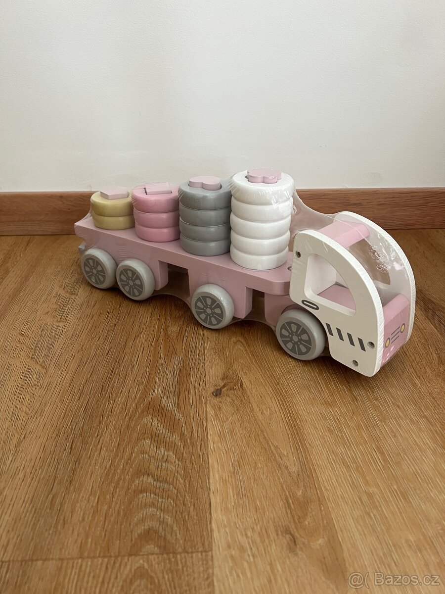 Nový dětský dřevěný náklaďák s kroužky Kids Concept