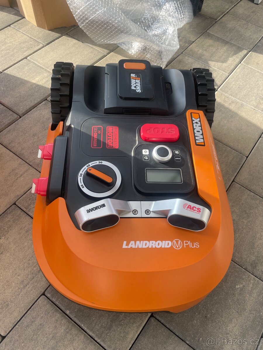 Worx Landroid M700 Plus WR167E s Wi-Fi a Bluetooth 700 m²