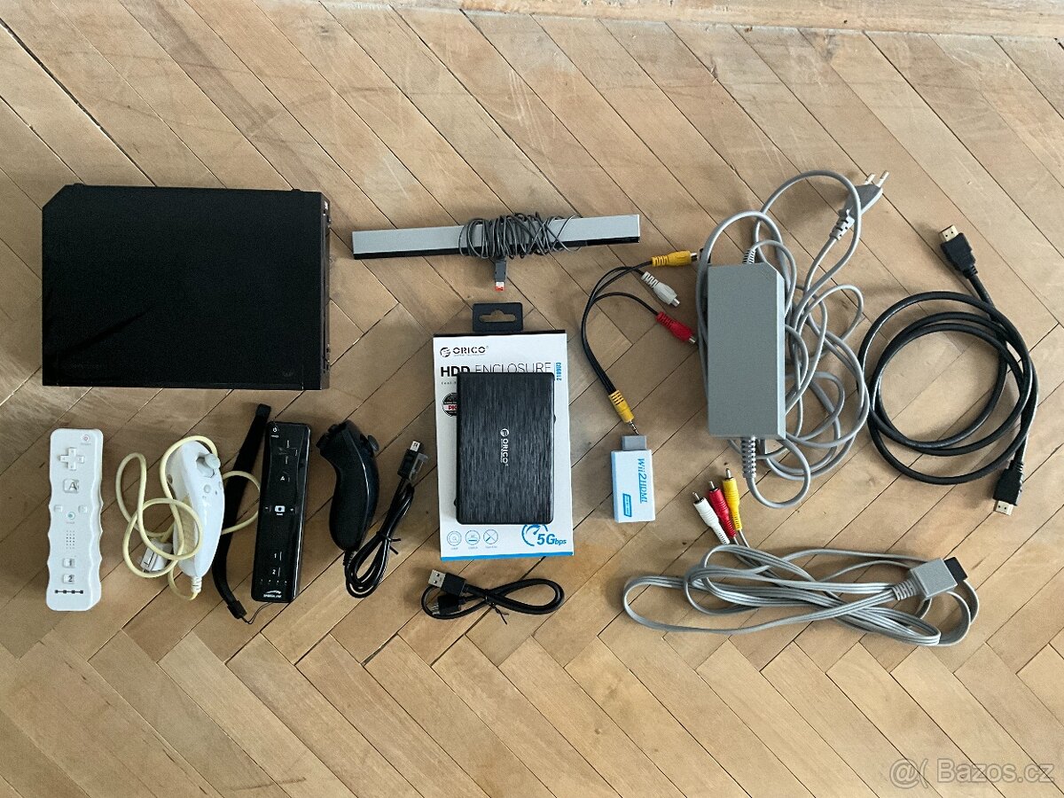 Nintendo Wii - 2 ovladače - HDD plný her (Rozprodej sbírky)