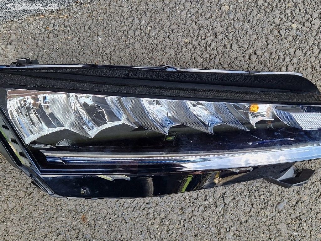 Škoda Octavia IV světlo 5E4941016 PRAVÉ