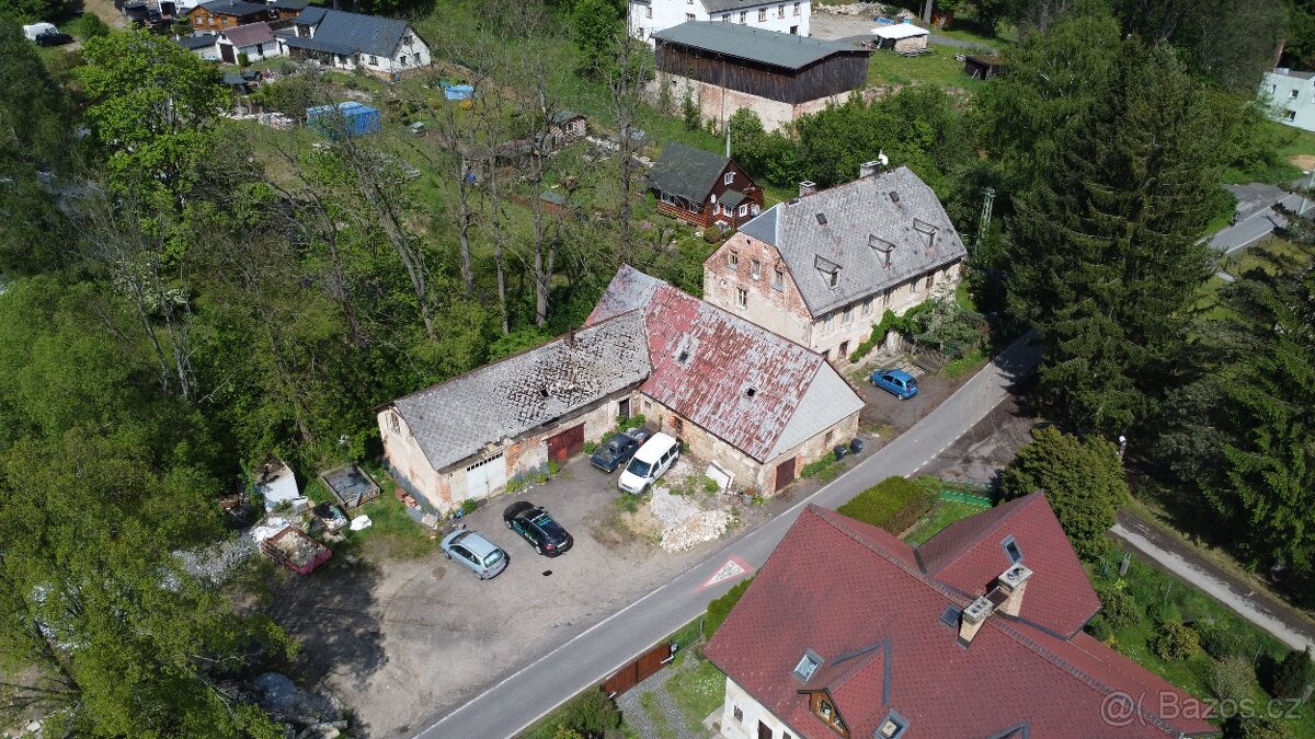 Prodej BD se čtyřmi byty a skladem i dílnou v Liberci.
