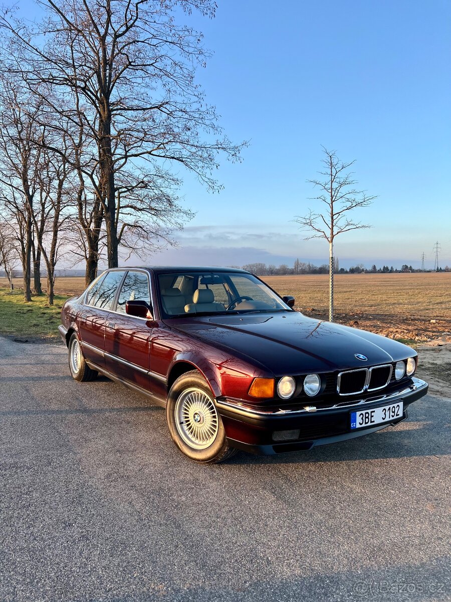 BMW E32 750i Brokatrot