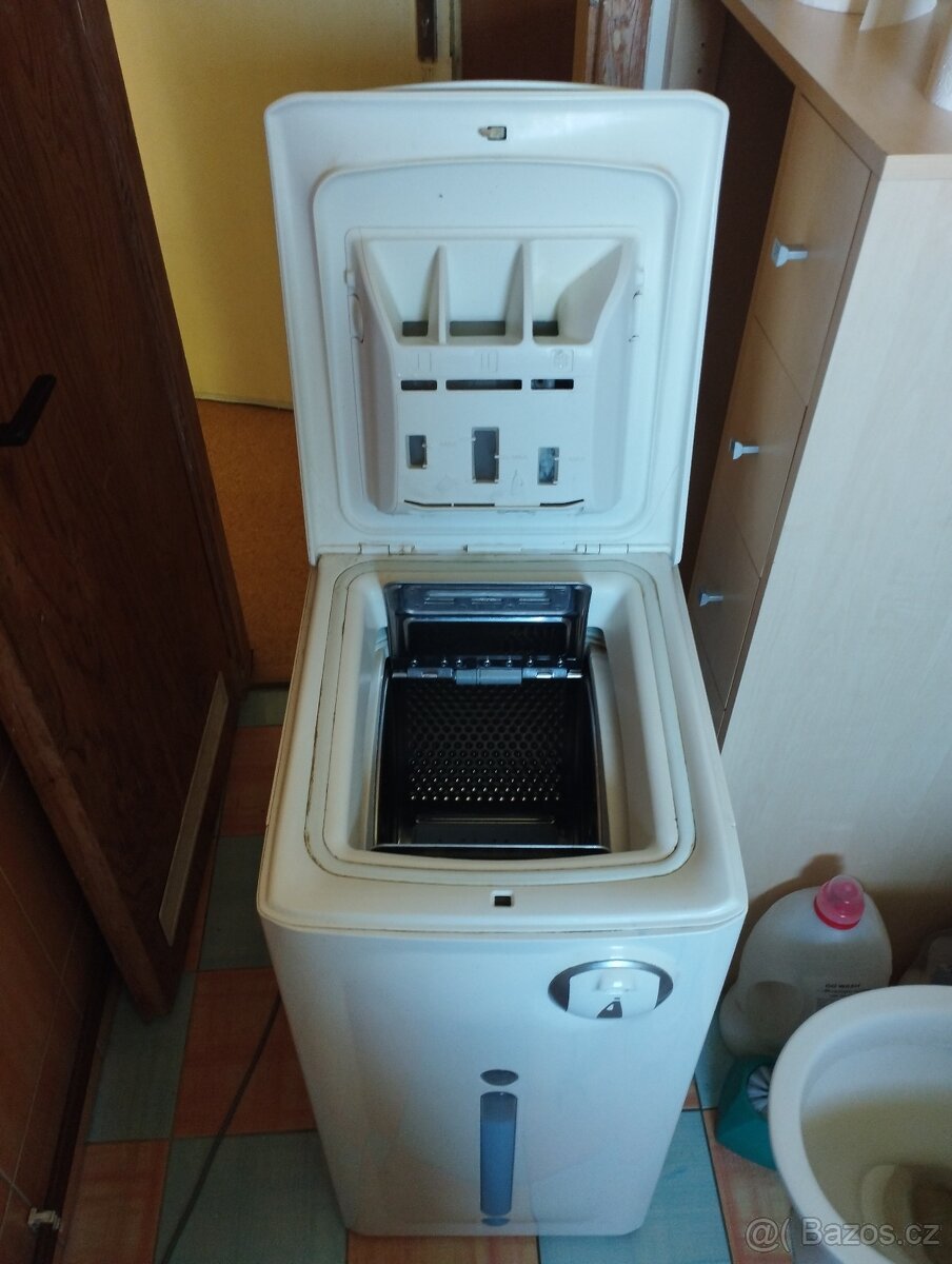 Pračka vrchem plněná