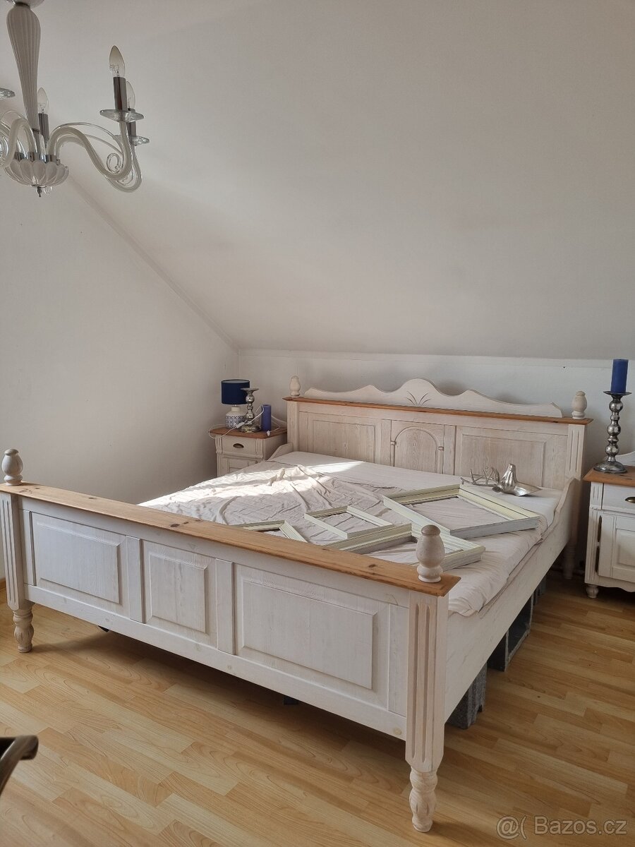 Venkovská ložnice na prodej – postel, skříň, noční stolky +