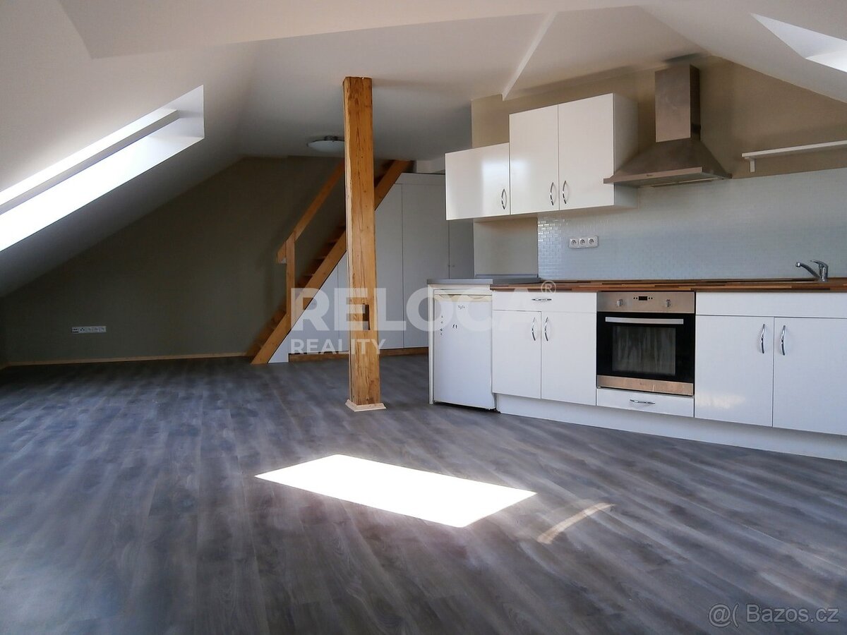 1+kk+patro na spaní, 48m2, Slaný, Navrátilova, nová půdní ná