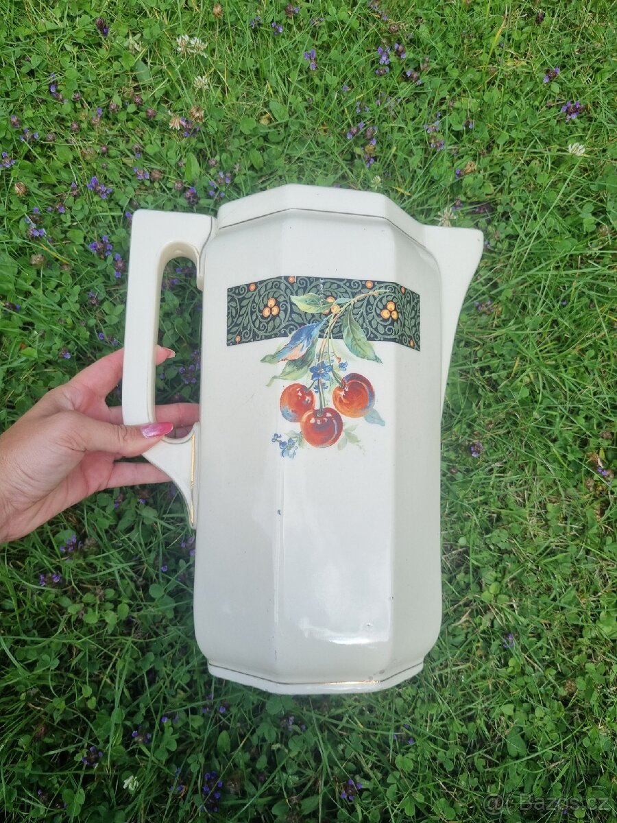 Starý porcelánový džbán