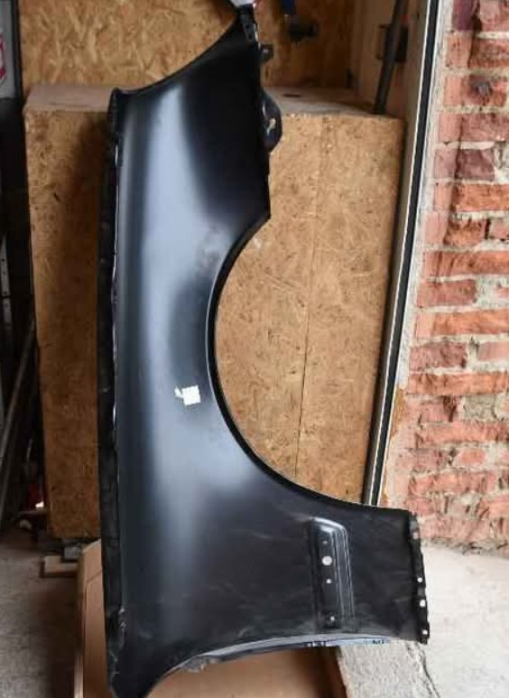 Přední blatník Mercedes w210