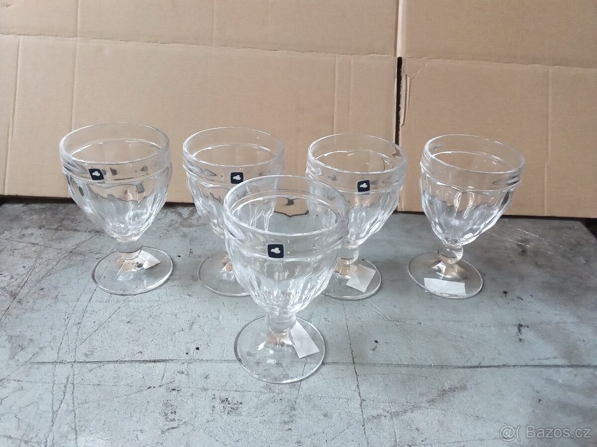 5 NOVÝCH skleniček na červené víno LEONARDO brindisi