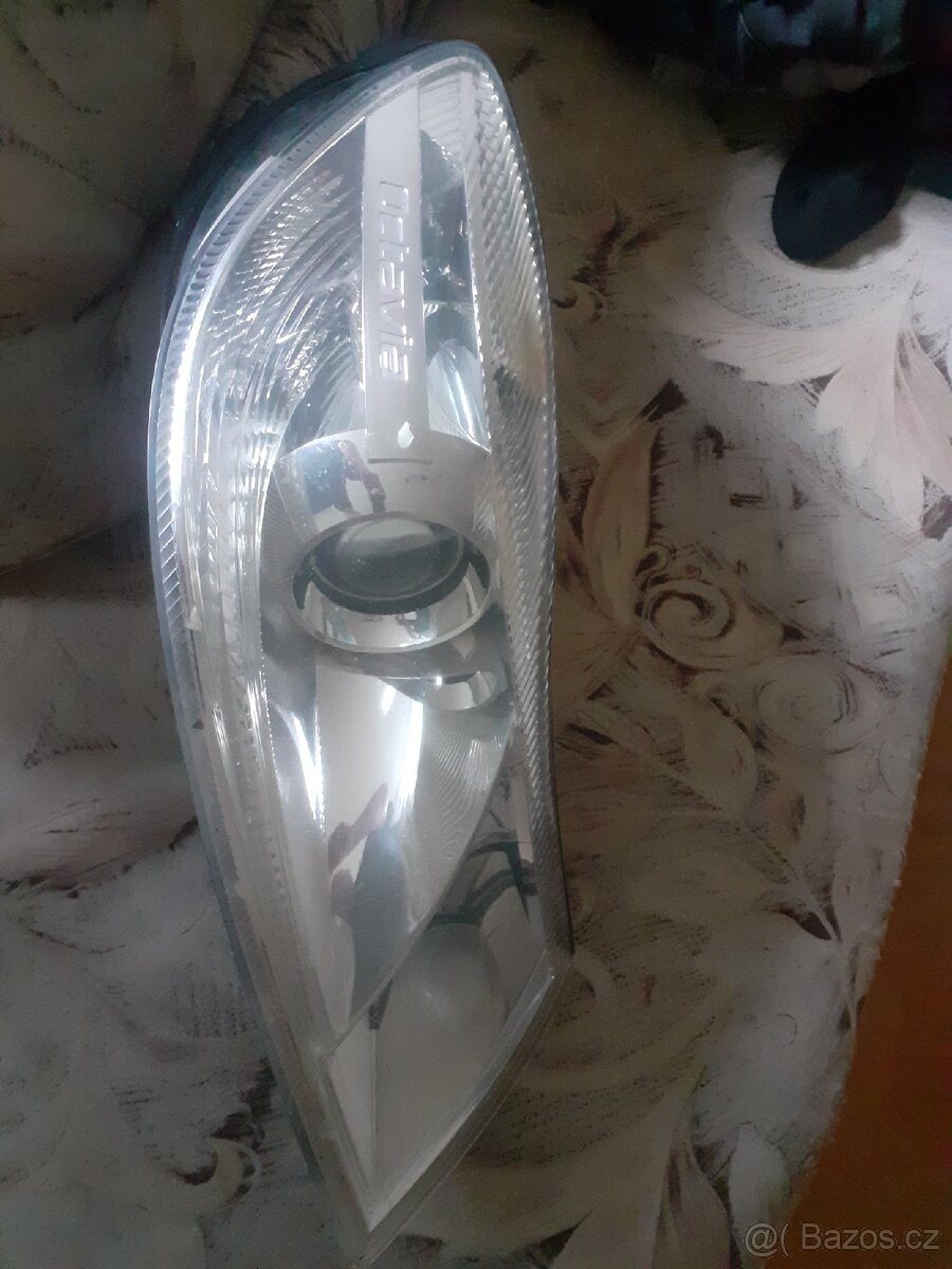Prodám pravé přední světlo Škoda Octavia 2 facelift