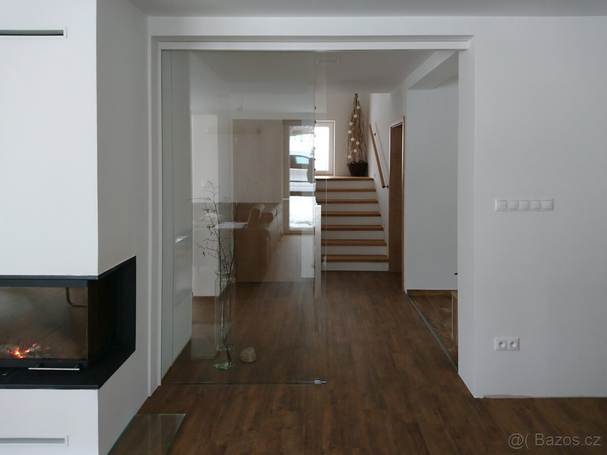 Sklene dvere pricky a sprchy