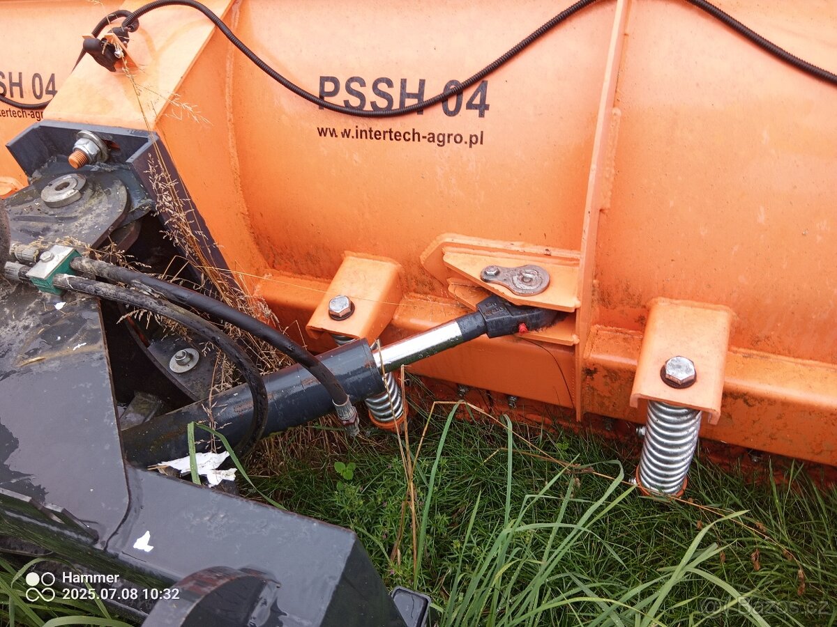 Sněhová radlice čelní