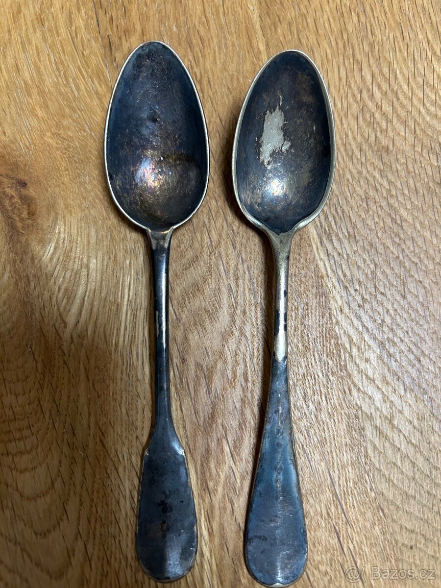2 stříbrné lžičky