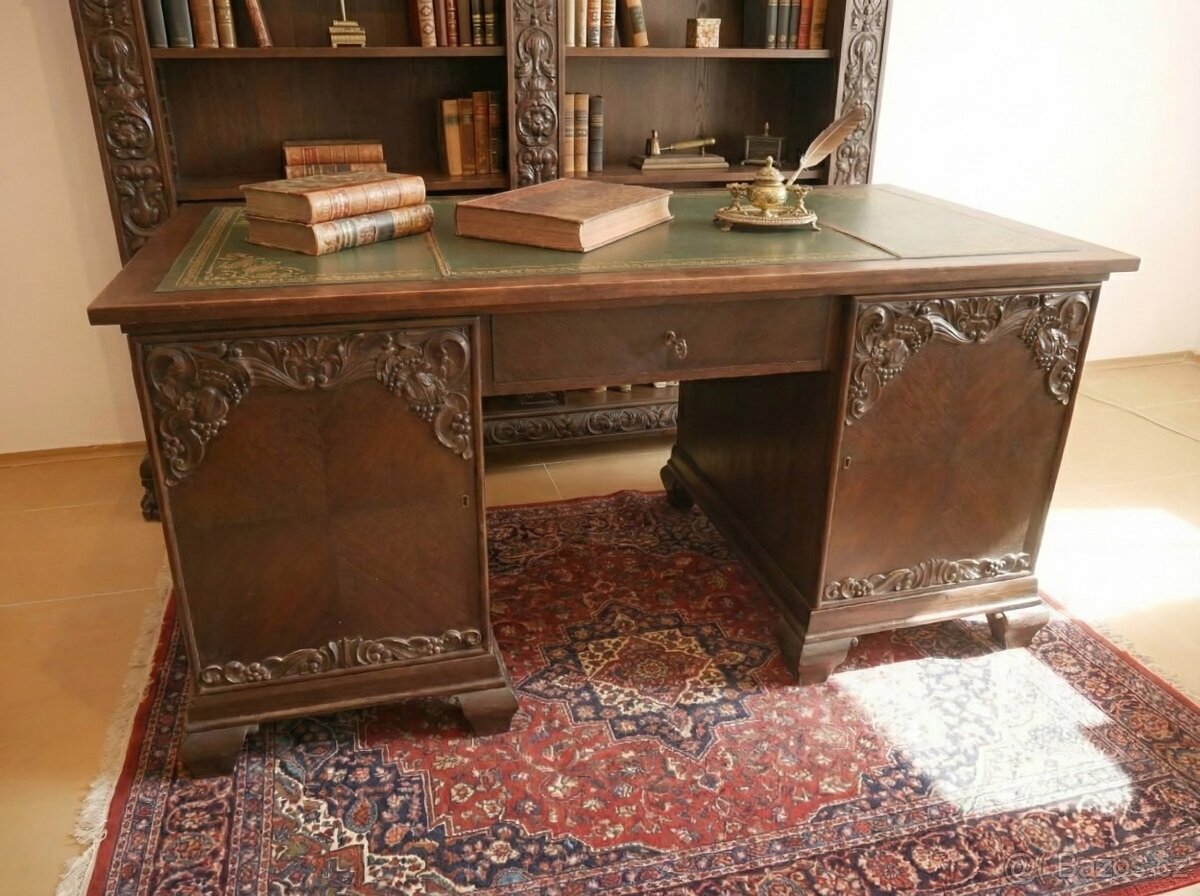 Masivní starožitný psací stůl - dub, ruční řezby vinné révy