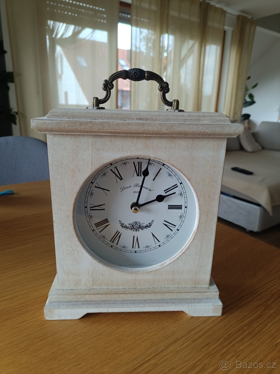 Dekorativní dřevěné hodiny