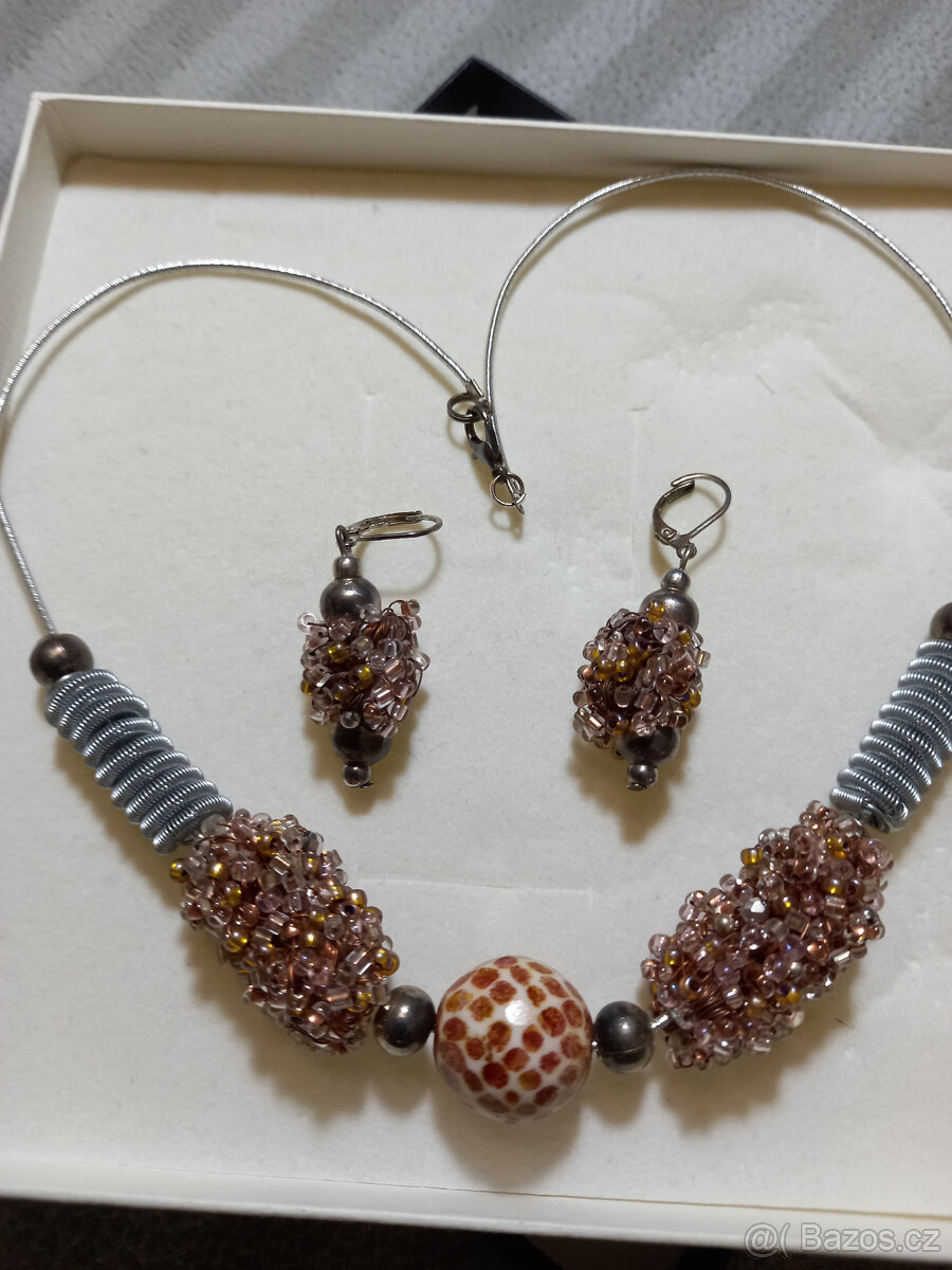 Originální souprava bižuterie - náhrdelník + náušnice