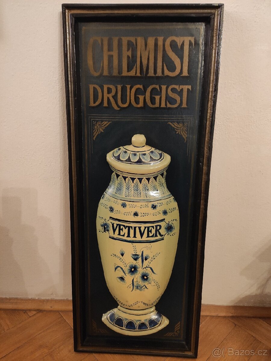 Dřevěná drogistická reklama