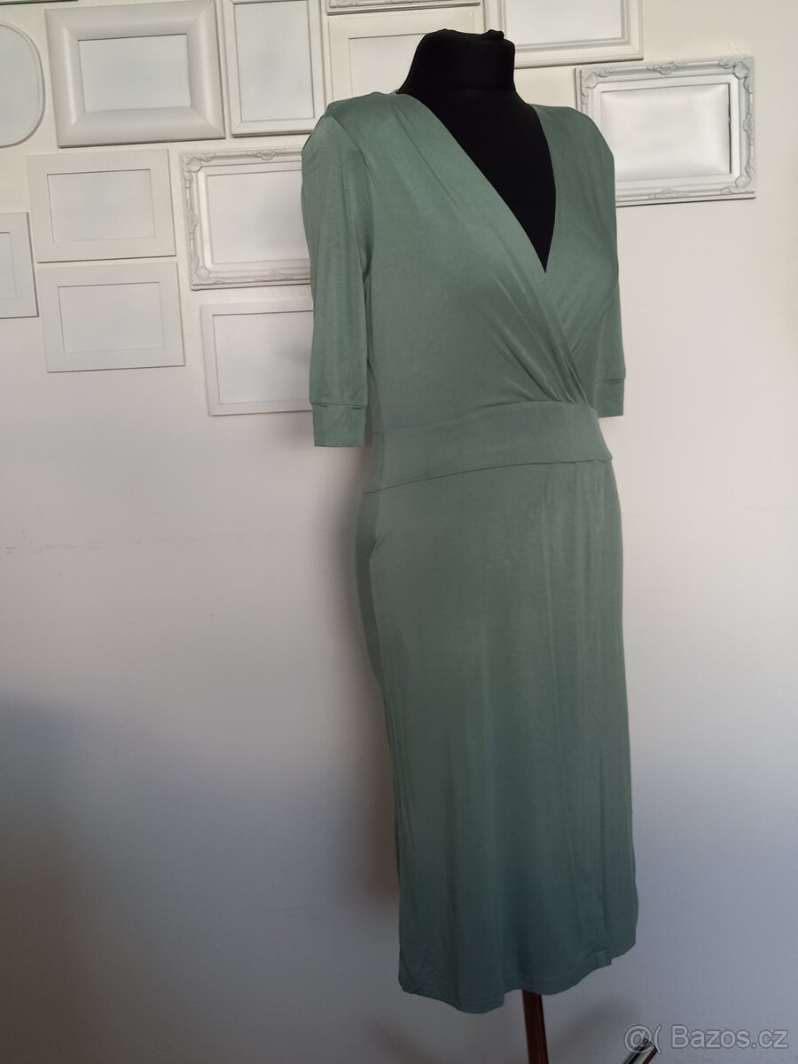 Mintové šaty značky Bandolera