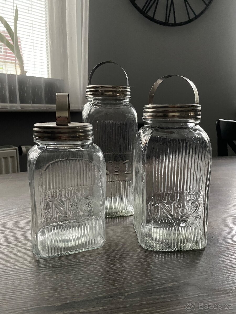 3 zajímavé skleněné dóza