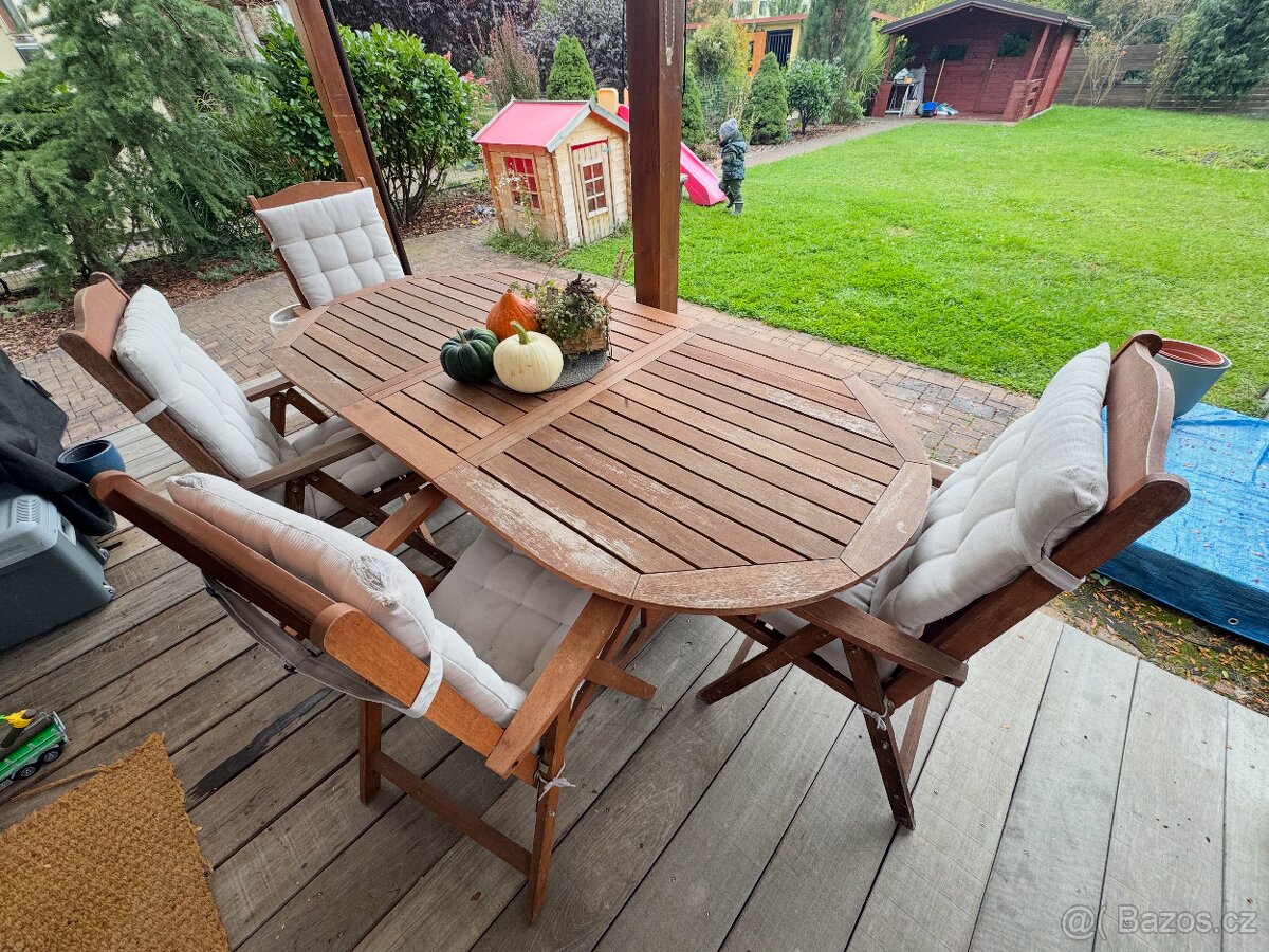 Venkovní set z teaku značky Hecht