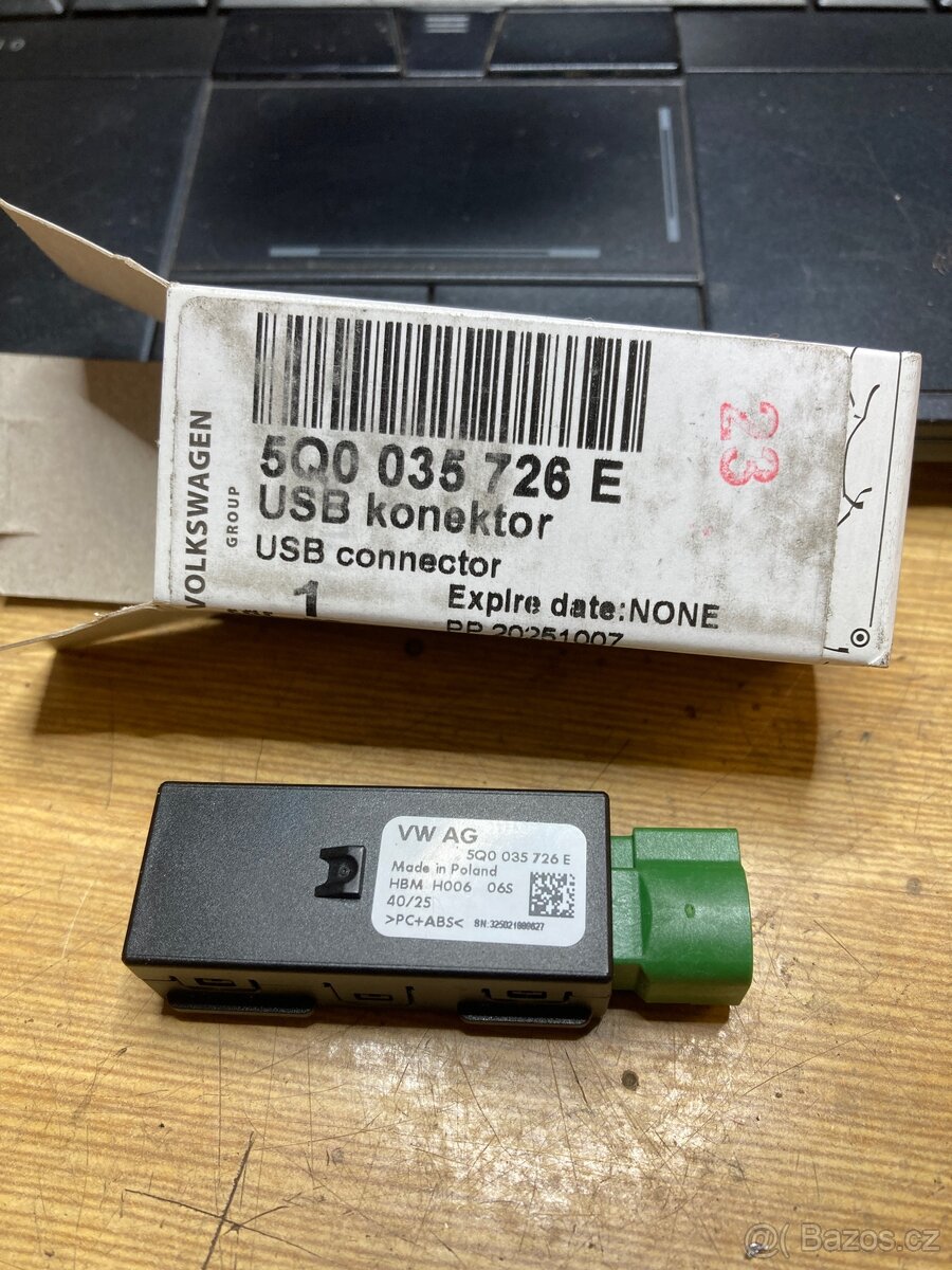 USB konektor Carplay android auto mirror link Škoda VW