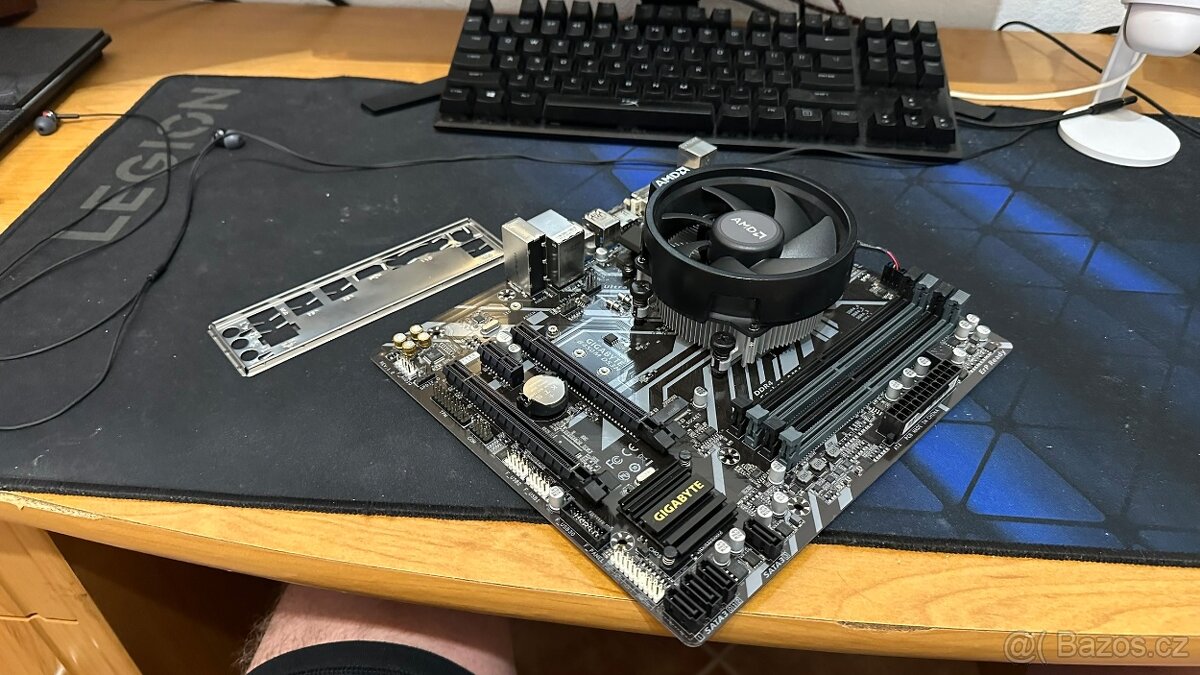B450M DS3H + Ryzen 5 2400G (4C/8T)
