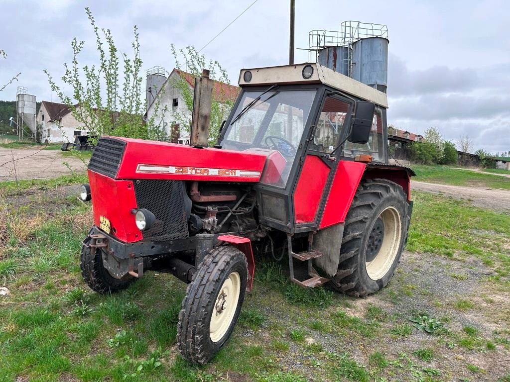 Prodej traktor kolový Zetor 8011