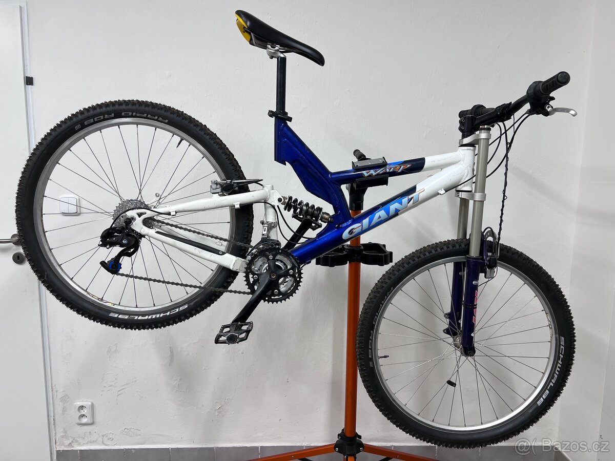 Horské Celoodpružené kolo GIANT Warp