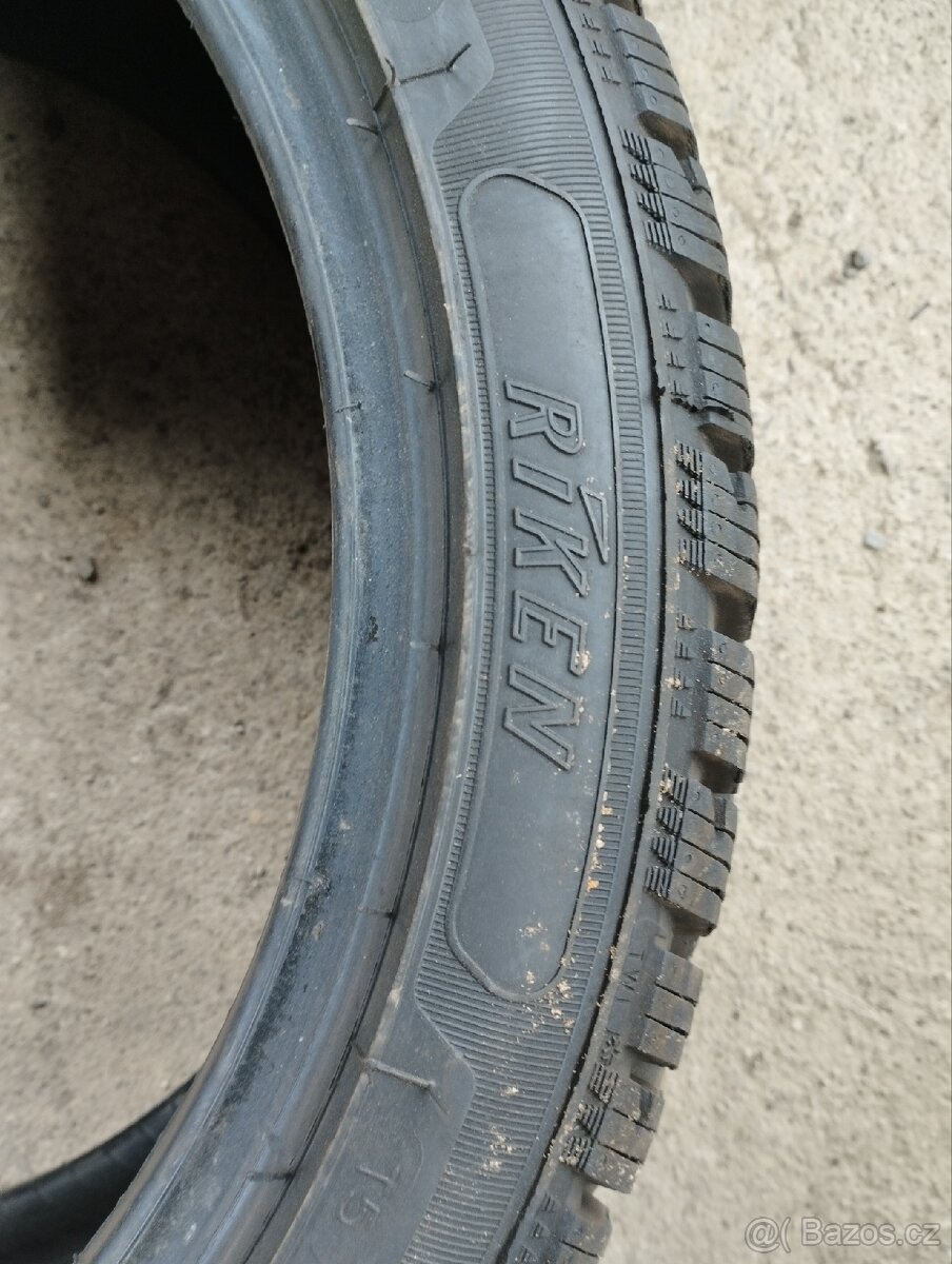 Prodám zimní pneu značky Riken 205/45r17