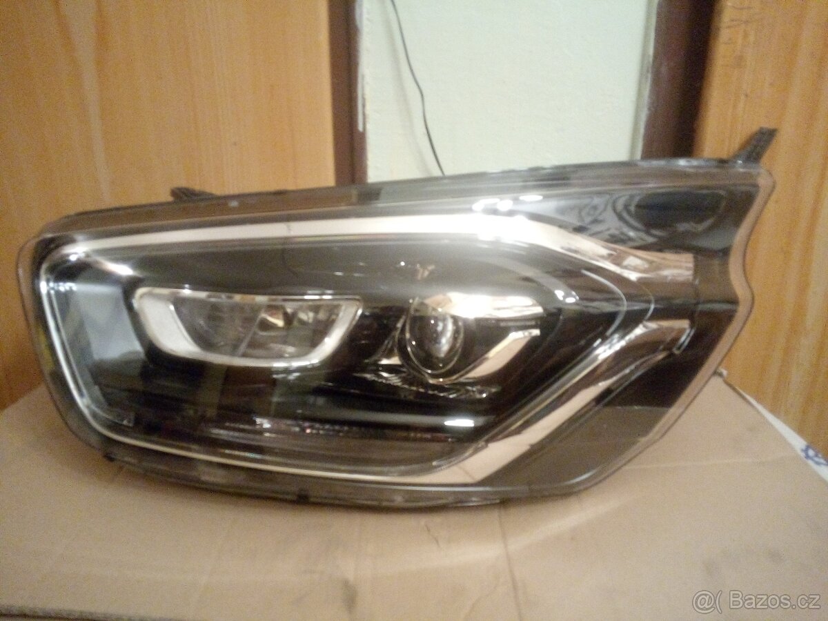 levé přední světlo na Ford tranzit custom