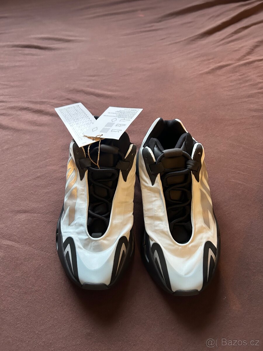 Adidas Yeezy 700 boost