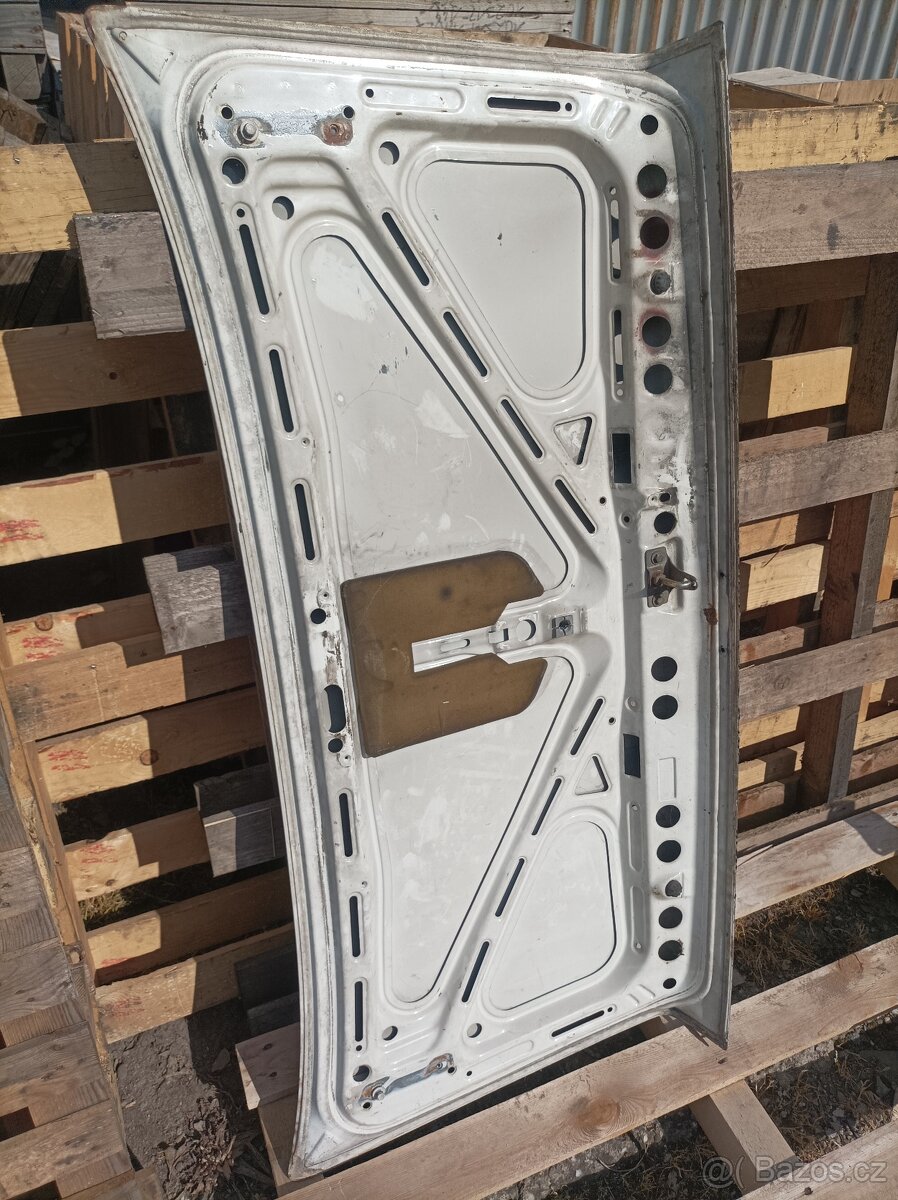 Zadní kufr BMW e30