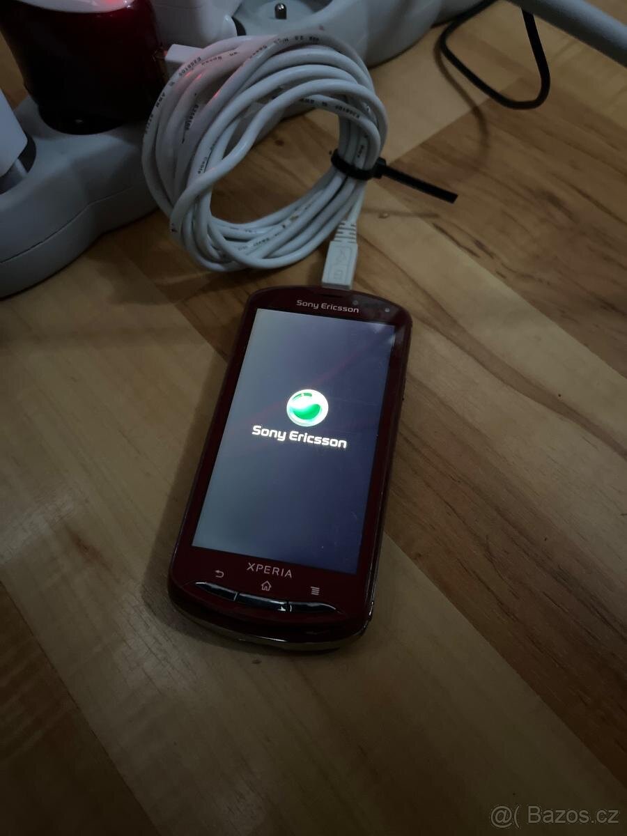 Sony Ericsson Xperia Neo MT15i Red