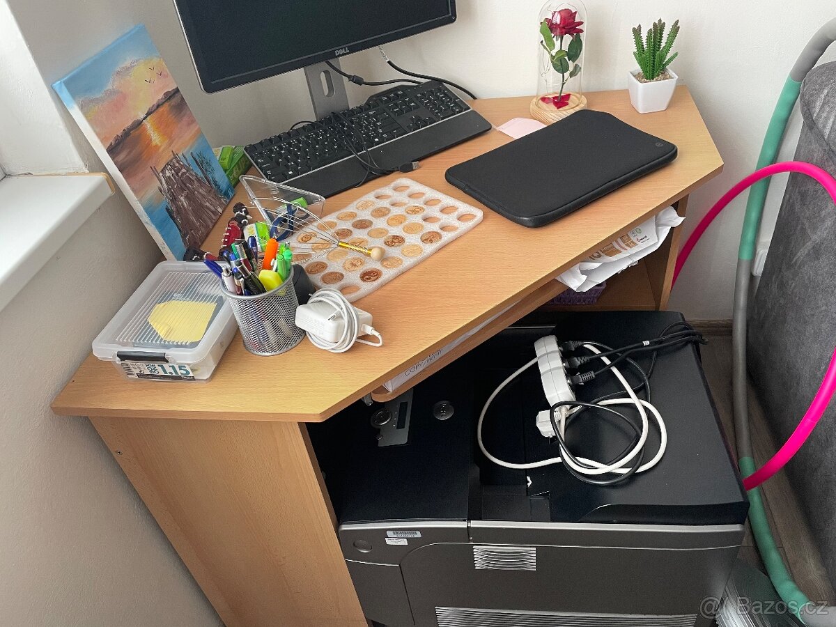 PC stůl