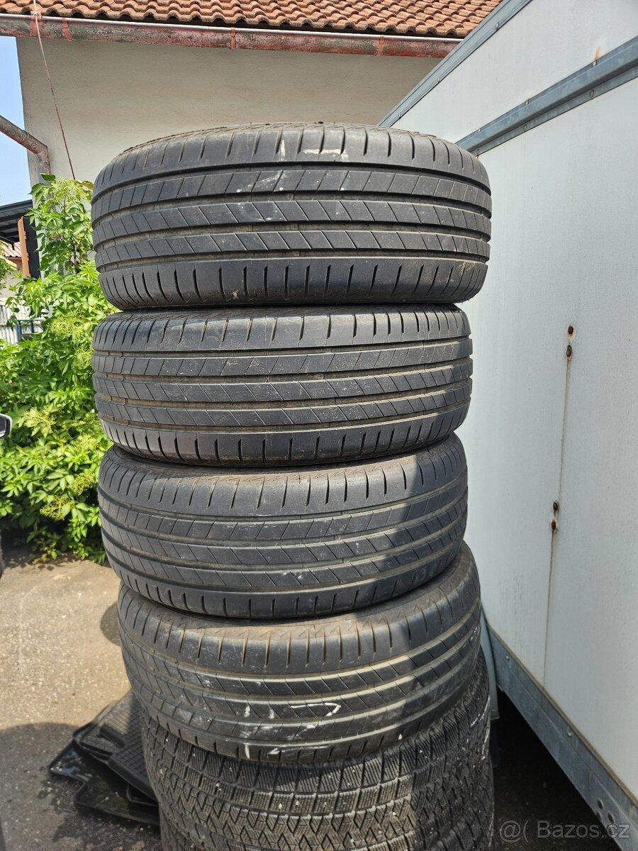 225/55 r18