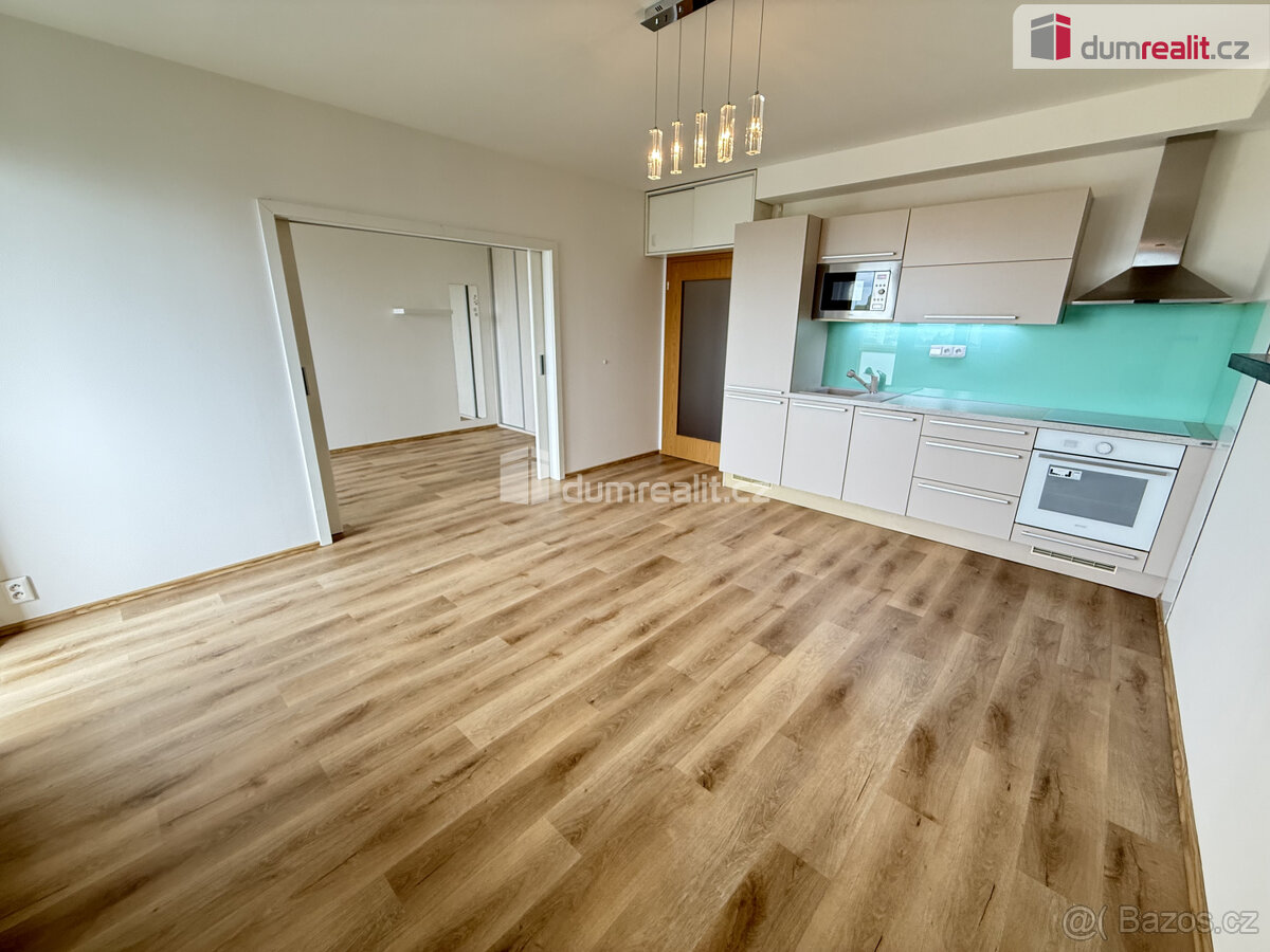 Pronájem bytu 3+kk 70 m2 lodžie garážové stání