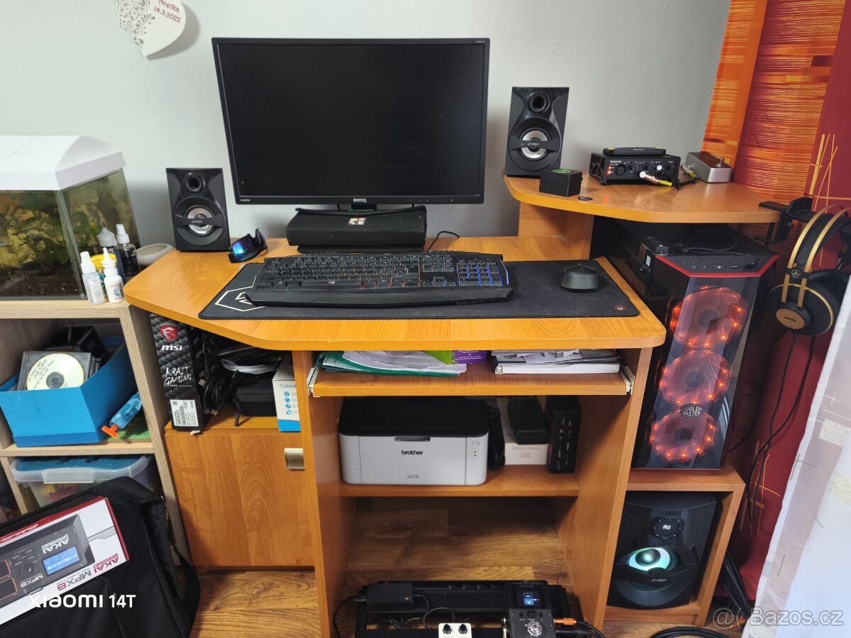 PC stůl