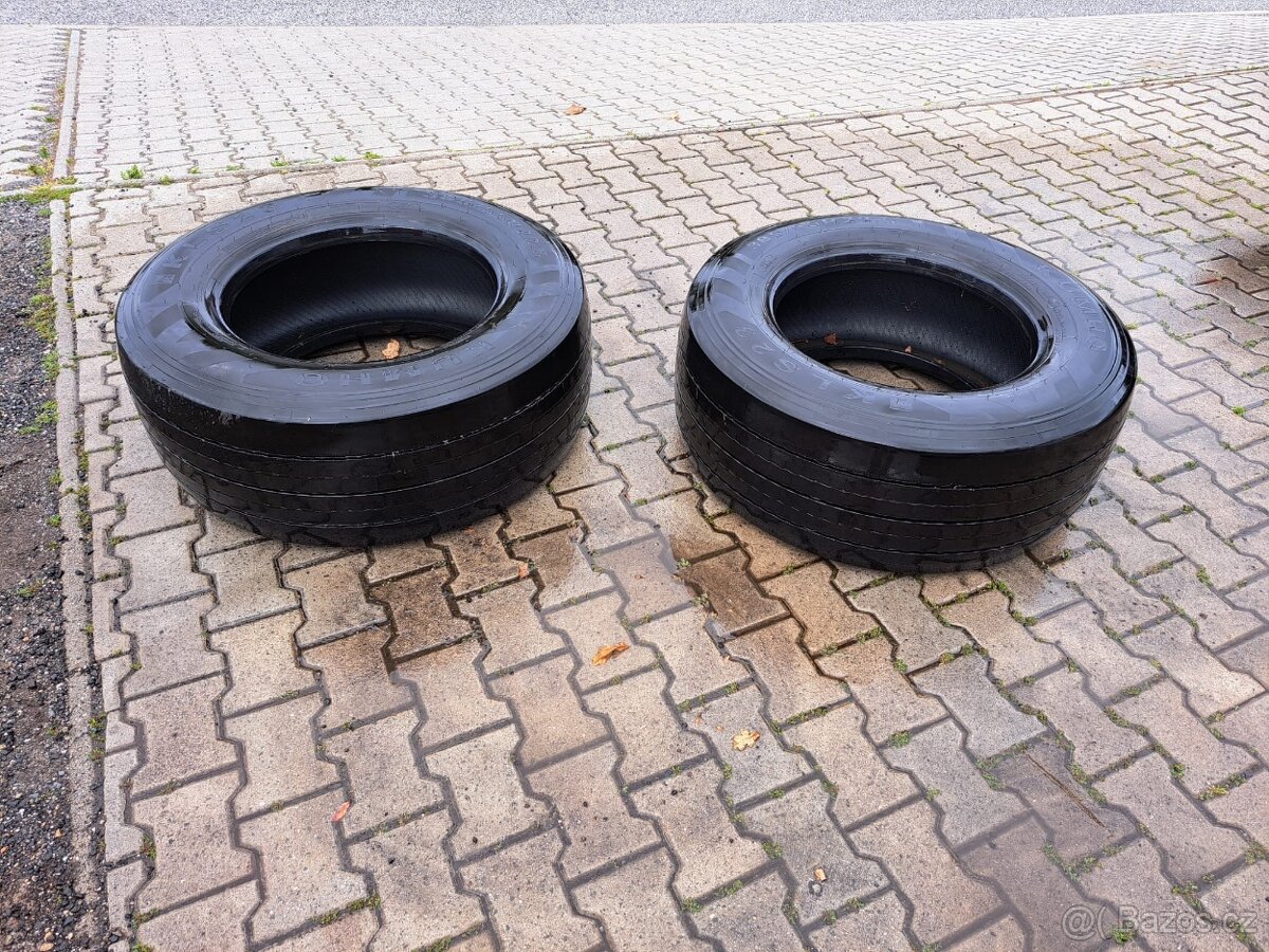 Prodám 2x vodící pneu Kumho 385/55 R22,5