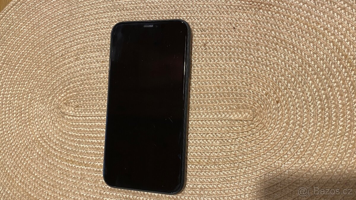 iPhone XR 64GB černý, top stav