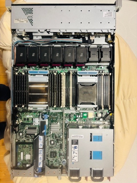 HP ProLiant DL360p Gen8 – 1× Xeon, 48 GB ECC RAM – 1U rack