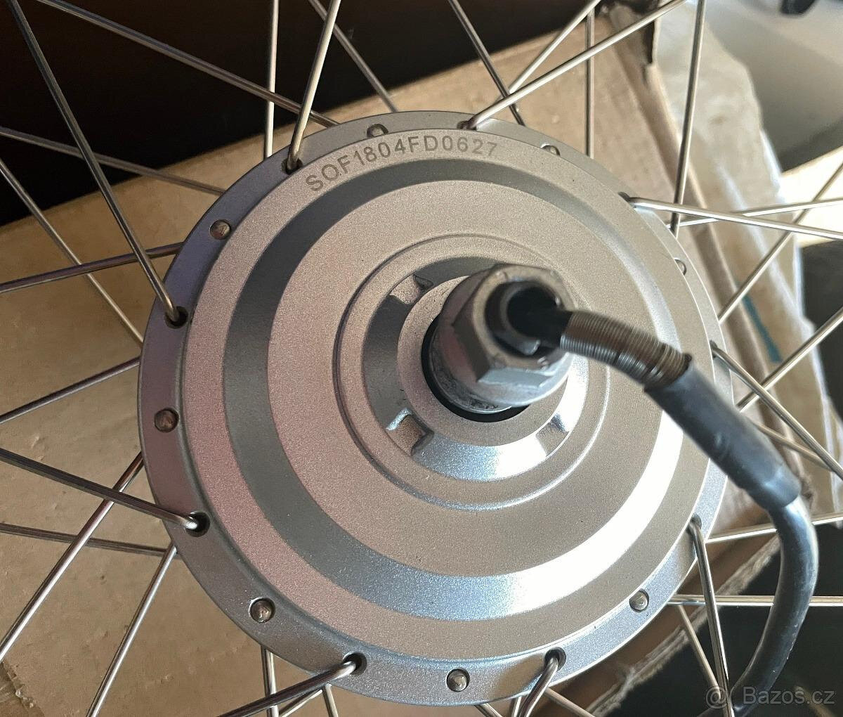 zapletené kolo s motorem 250W (36V)