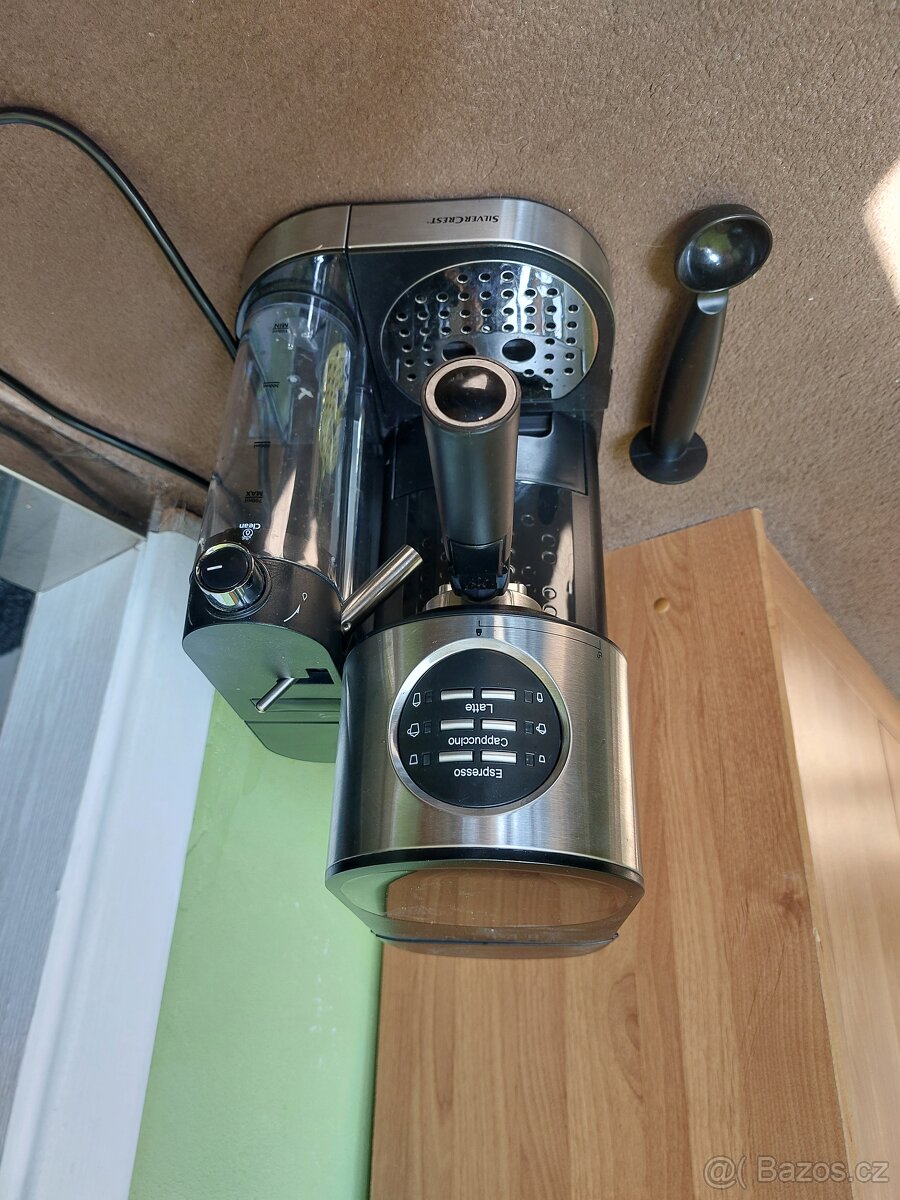 Poloautomatický pakový kávovar